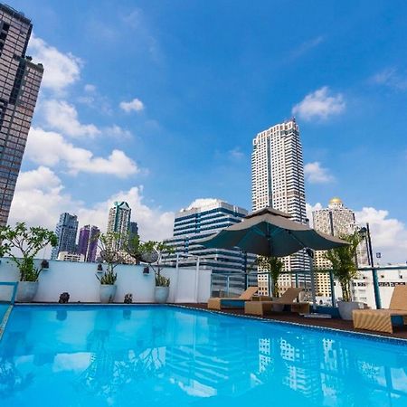 사파이어 호텔 방콕 외부 사진 The pool at the rooftop of the hotel