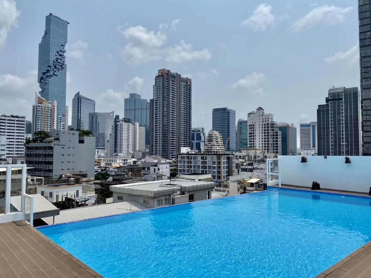 사파이어 호텔 방콕 외부 사진 View of the city from the rooftop pool