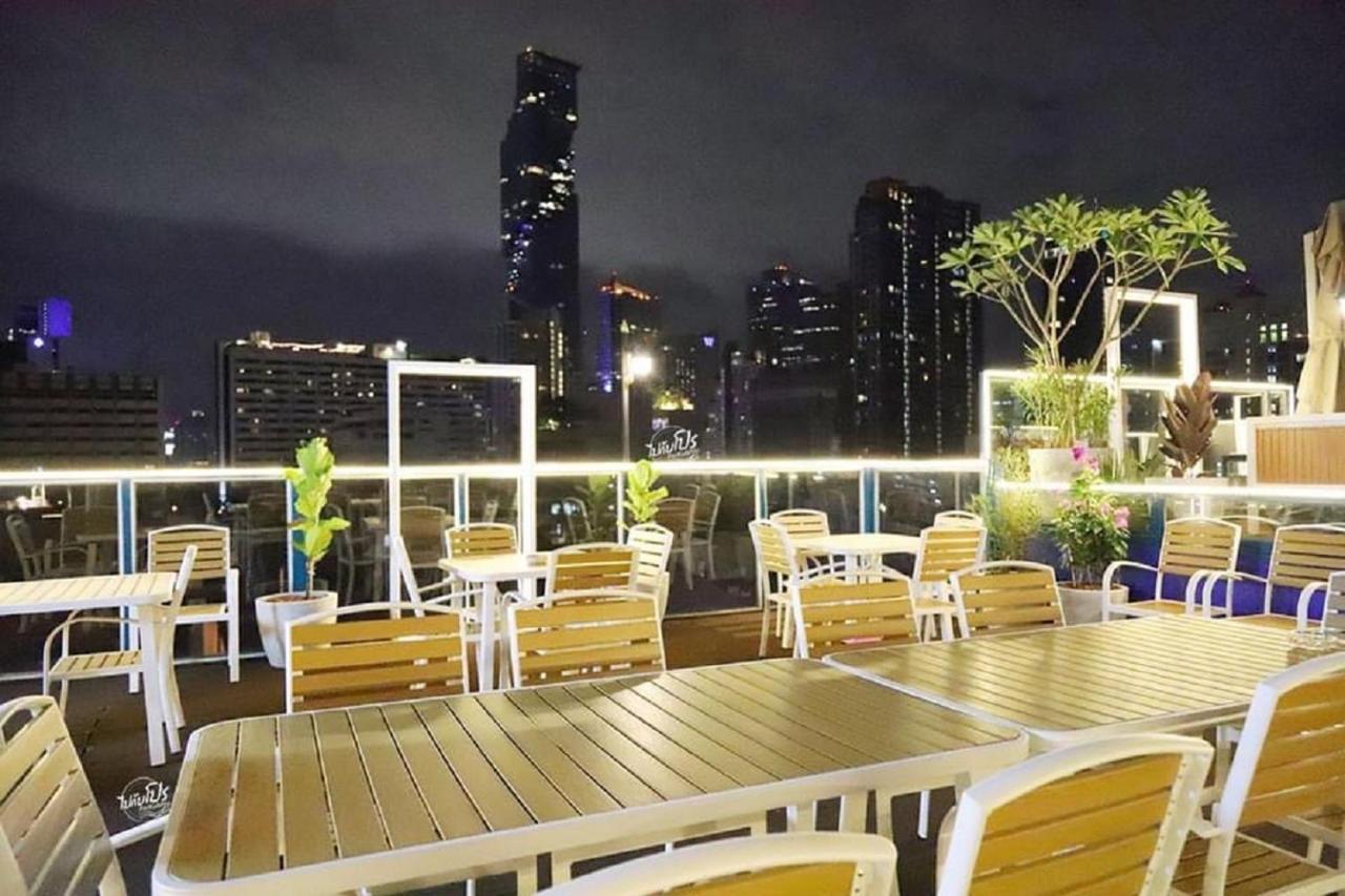 사파이어 호텔 방콕 외부 사진 Rooftop bar at the hotel