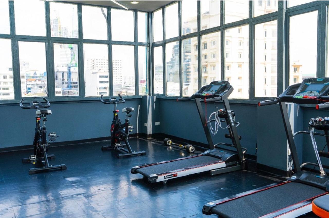 사파이어 호텔 방콕 외부 사진 The gym at the hotel
