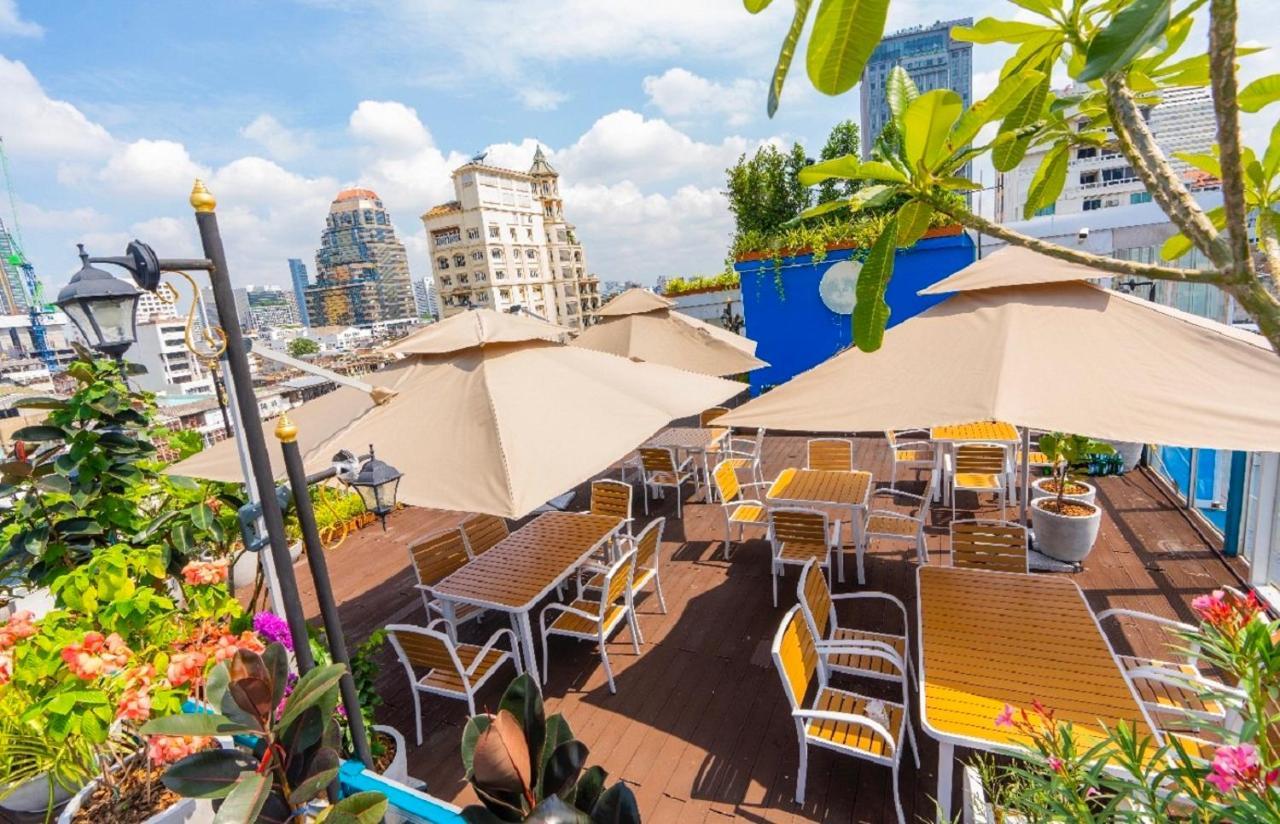 사파이어 호텔 방콕 외부 사진 The rooftop bar at the hotel