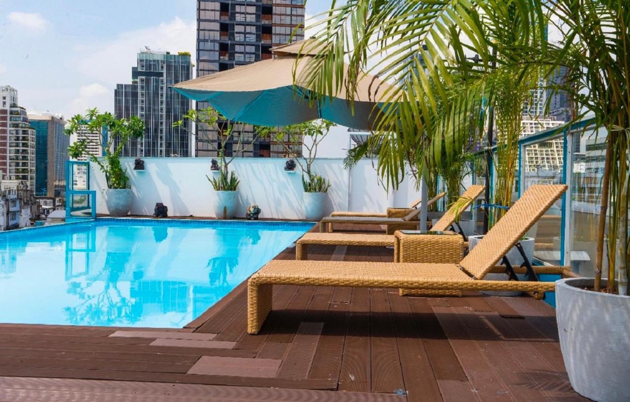 사파이어 호텔 방콕 외부 사진 Rooftop pool at the hotel